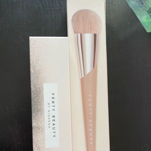 NWT Fenty Beauty Primer and foundation brush